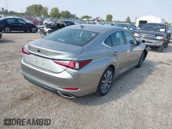 ✅ 2019 Lexus ES 350 • VIN: 58ABZ1B18KU012360 • Лот: 43454779. Опубликован ранее на IAAI с пробегом 33 421 миль. Бесплатный доступ к архиву аукционных продаж из США и подробный отчёт об истории автомобиля на DreamBid. Изображение 4.