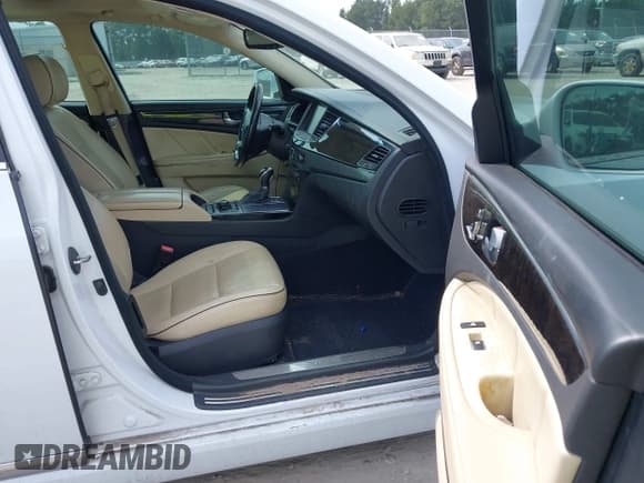 ✅ 2016 Hyundai Equus Signature • VIN: KMHGH4JH9GU104049 • Лот: 43208985. Опубликован ранее на IAAI с пробегом 77 778 миль. Бесплатный доступ к архиву аукционных продаж из США и подробный отчёт об истории автомобиля на DreamBid. Изображение 5.