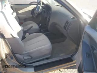 ✅ 2005 Hyundai Elantra GLS • VIN: KMHDN56D75U174380 • Lot: 43175625. Wystawiony na IAAI z przebiegiem 302 141 mil. Bezpłatny archiwum sprzedaży aukcyjnych z USA i szczegółowy raport historii pojazdu na DreamBid. Zdjęcie 5.