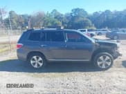 ✅ 2013 Toyota Highlander Limited • VIN: 5TDYK3EH1DS115464 • Lot: 43585110. Wystawiony na IAAI z przebiegiem 200 743 mil. Bezpłatny archiwum sprzedaży aukcyjnych z USA i szczegółowy raport historii pojazdu na DreamBid. Zdjęcie 13.