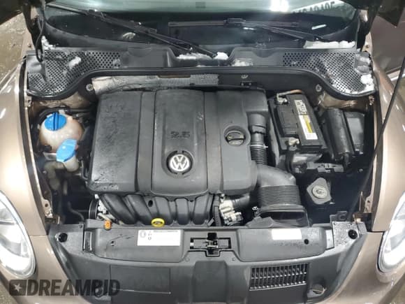 ✅ 2013 Volkswagen Beetle Fender Edition • VIN: 3VWJP7AT9DM679705 • Lot: 44948405. Listed on Copart with 81,190 mi. Free auction sales archive from the USA and detailed vehicle history report at DreamBid. Image 12.