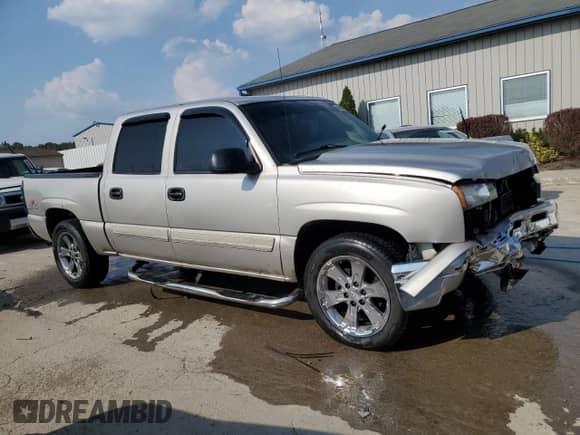 ✅ 2006 Chevrolet Silverado 1500 LT1 • VIN: 2GCEK13T961130173 • Lot: 69500414. Wystawiony na Copart z przebiegiem 195 532 mil mil. Skorzystaj z bezpłatnego archiwum sprzedaży aukcyjnych z USA i zobacz szczegółowy raport historii pojazdu na DreamBid. Zdjęcie 4.