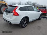 ✅ 2015 Volvo V60 T5 • VIN: YV4612HK3F1001541 • Lot: 43748779. Wystawiony na IAAI z przebiegiem 141 550 mil. Bezpłatny archiwum sprzedaży aukcyjnych z USA i szczegółowy raport historii pojazdu na DreamBid. Zdjęcie 4.