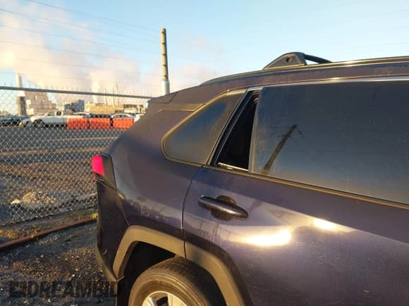 ✅ 2025 Toyota RAV4 XLE • VIN: 2T3P1RFV1SW505224 • Lot: 43486477. Wystawiony na IAAI z przebiegiem Nie podano. Bezpłatny archiwum sprzedaży aukcyjnych z USA i szczegółowy raport historii pojazdu na DreamBid. Zdjęcie 17.