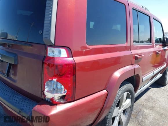 ✅ 2007 Jeep Commander Sport • VIN: 1J8HH48KX7C636984 • Lot: 43144386. Wystawiony na IAAI z przebiegiem 209 903 mil. Bezpłatny archiwum sprzedaży aukcyjnych z USA i szczegółowy raport historii pojazdu na DreamBid. Zdjęcie 12.