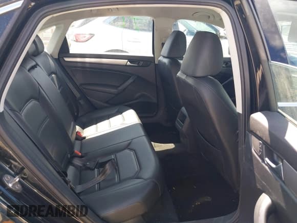 ✅ 2015 Volkswagen Passat S • VIN: 1VWAT7A30FC093068 • Lot: 43309416. Wystawiony na IAAI z przebiegiem 94 913 mil. Bezpłatny archiwum sprzedaży aukcyjnych z USA i szczegółowy raport historii pojazdu na DreamBid. Zdjęcie 8.