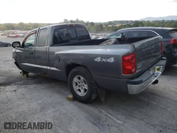 2005 Dodge Dakota SLT с VIN 1D7HW42N05S315223, выставлен на аукционе Copart как лот 71559234 с пробегом 127 204 миль миль и Списание • Salvage title. История ставок и продаж доступна на DreamBid. Изображение 2.