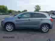 2013 Mitsubishi Outlander ES z VIN 4A4AR3AU8DE011083, wystawiony jako IAAI lot #43124485 z przebiegiem 90 264 mil mil oraz . Historia ofert i sprzedaży dostępna na DreamBid. Obrazek 15.