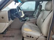 ✅ 2004 Chevrolet Suburban LT • VIN: 1GNEC16Z44R302179 • Лот: 57956605. Опубликован ранее на Copart с пробегом 291 567 миль. Бесплатный доступ к архиву аукционных продаж из США и подробный отчёт об истории автомобиля на DreamBid. Изображение 7.