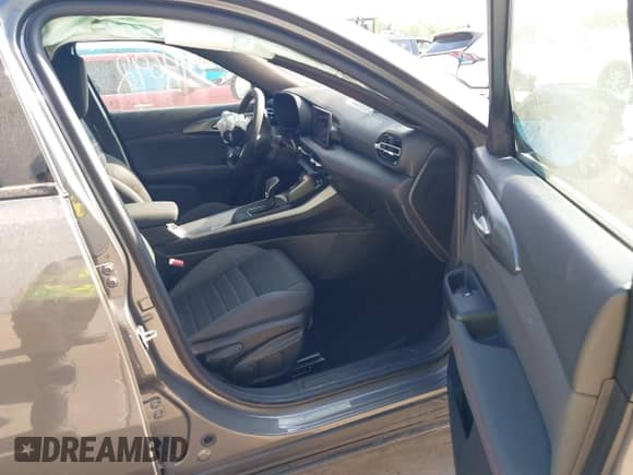 2024 Dodge Hornet GT z VIN ZACNDFAN2R3A39839, wystawiony jako IAAI lot #42457621 z przebiegiem 11 711 mil mil oraz . Historia ofert i sprzedaży dostępna na DreamBid. Obrazek 5.