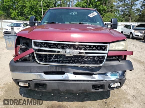 ✅ 2006 Chevrolet Silverado 2500HD LT2 • VIN: 1GCHK23U06F158786 • Lot: 60594805. Wystawiony na Copart z przebiegiem 209 549 mil. Bezpłatny archiwum sprzedaży aukcyjnych z USA i szczegółowy raport historii pojazdu na DreamBid. Zdjęcie 5.