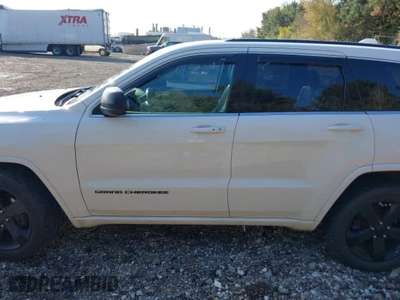 ✅ 2015 Jeep Grand Cherokee Altitude • VIN: 1C4RJFAGXFC877105 • Лот: 43595302. Опубликован ранее на IAAI с пробегом 212 359 миль. Бесплатный доступ к архиву аукционных продаж из США и подробный отчёт об истории автомобиля на DreamBid. Изображение 14.