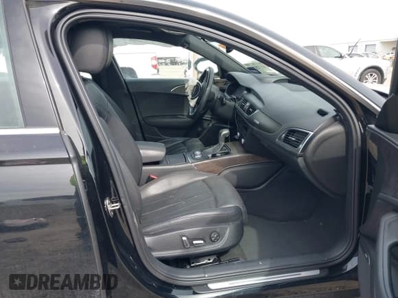 ✅ 2017 Audi A6 Prestige • VIN: WAUH2AFC5HN049646 • Lot: 41728338. Wystawiony na IAAI z przebiegiem 63 353 mil. Bezpłatny archiwum sprzedaży aukcyjnych z USA i szczegółowy raport historii pojazdu na DreamBid. Zdjęcie 5.