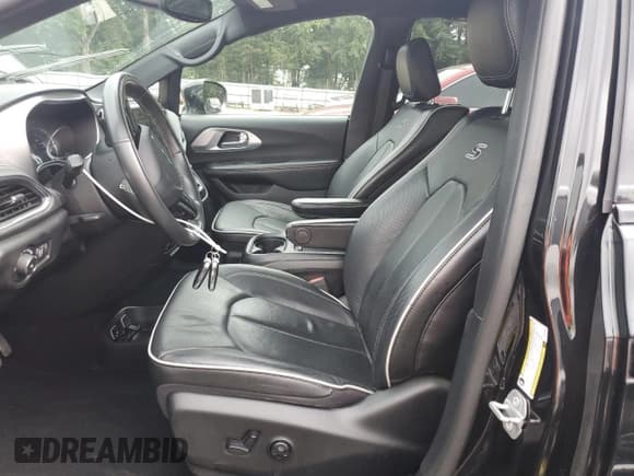 ✅ 2020 Chrysler Pacifica Hybrid Limited • VIN: 2C4RC1N71LR257964 • Lot: 67809245. Listed on Copart with 52,356 mi. Free auction sales archive from the USA and detailed vehicle history report at DreamBid. Image 7.