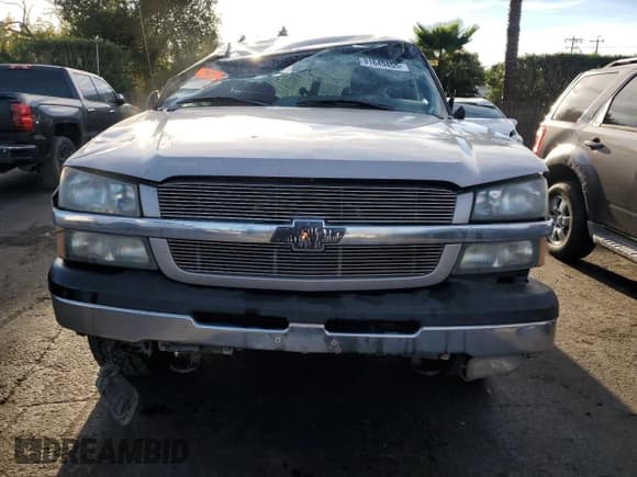 ✅ 2004 Chevrolet Silverado 1500 LS • VIN: 2GCEC19TX41219204 • Lot: 91649455. Wystawiony na Copart z przebiegiem 239 719 mil. Bezpłatny archiwum sprzedaży aukcyjnych z USA i szczegółowy raport historii pojazdu na DreamBid. Zdjęcie 5.