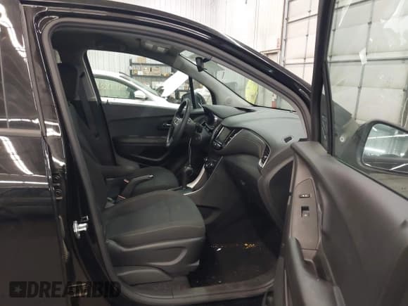 ✅ 2021 Chevrolet Trax LS • VIN: KL7CJNSB4MB314067 • Lot: 43102870. Listed on IAAI with 20,609 mi. Free auction sales archive from the USA and detailed vehicle history report at DreamBid. Image 5.