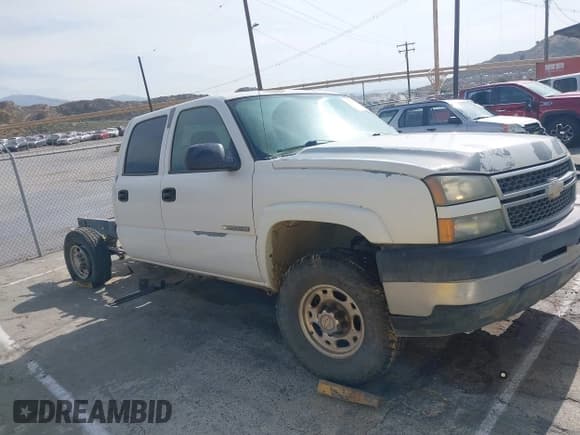 ✅ 2006 Chevrolet Silverado 1500 • VIN: 1GBHC23U36F265638 • Лот: 42360129. Опубликован ранее на IAAI с пробегом 182 385 миль. Бесплатный доступ к архиву аукционных продаж из США и подробный отчёт об истории автомобиля на DreamBid. Изображение 13.