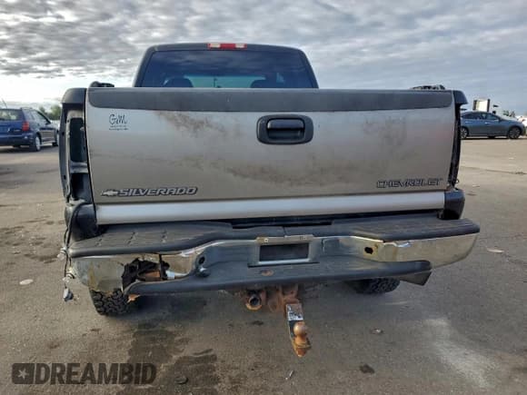 ✅ 2002 Chevrolet Silverado 2500HD LS • VIN: 1GCHK29U32Z235943 • Lot: 93919615. Wystawiony na Copart z przebiegiem 158 815 mil. Bezpłatny archiwum sprzedaży aukcyjnych z USA i szczegółowy raport historii pojazdu na DreamBid. Zdjęcie 6.