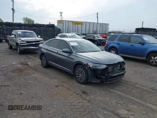✅ 2021 Volkswagen Jetta S • VIN: 3VWC57BU8MM089498 • Lot: 43329514. Wystawiony na IAAI z przebiegiem 74 555 mil. Bezpłatny archiwum sprzedaży aukcyjnych z USA i szczegółowy raport historii pojazdu na DreamBid. Zdjęcie 1.