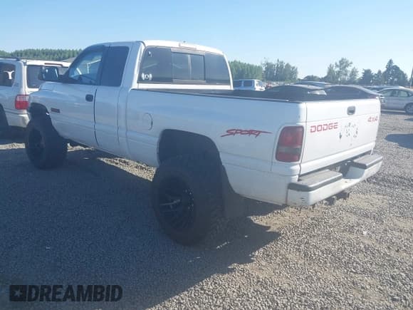 ✅ 1998 Dodge 2500 • VIN: 1B7KF2363WJ175493 • Lot: 42791635. Wystawiony na IAAI z przebiegiem 240 056 mil. Bezpłatny archiwum sprzedaży aukcyjnych z USA i szczegółowy raport historii pojazdu na DreamBid. Zdjęcie 3.
