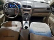 ✅ 2011 Ford Fusion S • VIN: 3FAHP0GAXBR260203 • Лот: 93601985. Опубликован ранее на Copart с пробегом 215 661 миль. Бесплатный доступ к архиву аукционных продаж из США и подробный отчёт об истории автомобиля на DreamBid. Изображение 8.