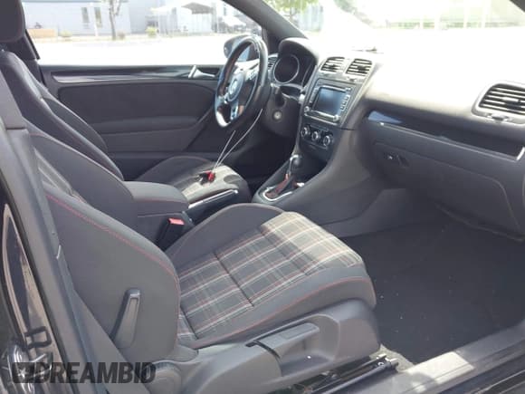 ✅ 2011 Volkswagen Golf GTI PZEV • VIN: WVWFD7AJ9BW088903 • Lot: 42100212. Listed on IAAI with 165,808 mi. Free auction sales archive from the USA and detailed vehicle history report at DreamBid. Image 5.