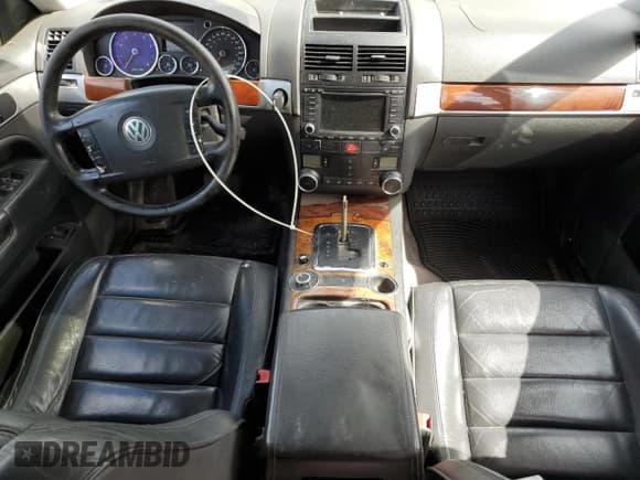 ✅ 2004 Volkswagen Touareg • VIN: WVGBC67L44D010303 • Lot: 70526825. Listed on Copart with 265,608 mi. Free auction sales archive from the USA and detailed vehicle history report at DreamBid. Image 8.