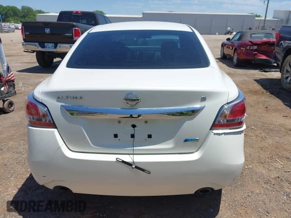 ✅ 2014 Nissan Altima SL • VIN: 1N4AL3AP2EC418161 • Lot: 42288174. Listed on IAAI with 127,497 mi. Free auction sales archive from the USA and detailed vehicle history report at DreamBid. Image 16.