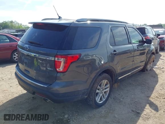 ✅ 2018 Ford Explorer XLT • VIN: 1FM5K8DH3JGC89264 • Lot: 42165642. Wystawiony na IAAI z przebiegiem 91 454 mil. Bezpłatny archiwum sprzedaży aukcyjnych z USA i szczegółowy raport historii pojazdu na DreamBid. Zdjęcie 4.