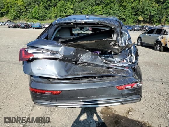 ✅ 2023 Audi Q5 Premium • VIN: WA1ABAFY0P2082483 • Lot: 67843745. Wystawiony na Copart z przebiegiem Nie podano. Bezpłatny archiwum sprzedaży aukcyjnych z USA i szczegółowy raport historii pojazdu na DreamBid. Zdjęcie 6.