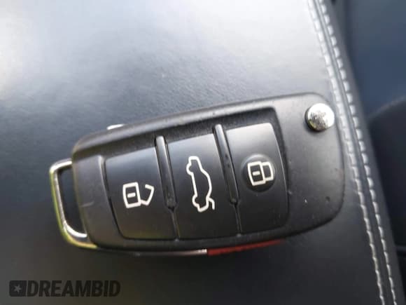 ✅ 2018 Audi S3 Premium Plus • VIN: WAUB1GFF8J1007023 • Lot: 42293430. Wystawiony na IAAI z przebiegiem 51 214 mil. Bezpłatny archiwum sprzedaży aukcyjnych z USA i szczegółowy raport historii pojazdu na DreamBid. Zdjęcie 11.