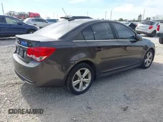 ✅ 2015 Chevrolet Cruze LT • VIN: 1G1PE5SB8F7198220 • Lot: 43491471. Wystawiony na IAAI z przebiegiem 133 321 mil. Bezpłatny archiwum sprzedaży aukcyjnych z USA i szczegółowy raport historii pojazdu na DreamBid. Zdjęcie 4.