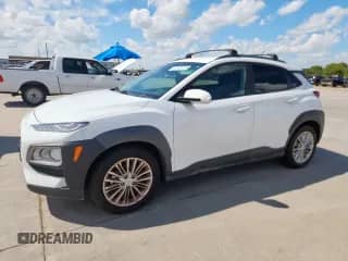 2021 Hyundai Kona SEL z VIN KM8K22AA9MU747872, wystawiony jako Copart lot #82152825 z przebiegiem 101 475 mil mil oraz Czysty tytuł • Clean title. Historia ofert i sprzedaży dostępna na DreamBid. Obrazek 1.