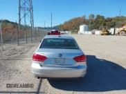 ✅ 2015 Volkswagen Passat S • VIN: 1VWAT7A34FC072238 • Lot: 43548104. Wystawiony na IAAI z przebiegiem 130 002 mil. Bezpłatny archiwum sprzedaży aukcyjnych z USA i szczegółowy raport historii pojazdu na DreamBid. Zdjęcie 16.