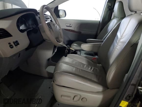 ✅ 2012 Toyota Sienna XLE • VIN: 5TDYK3DC9CS194175 • Лот: 92169005. Опубликован ранее на Copart с пробегом 152 928 миль. Бесплатный доступ к архиву аукционных продаж из США и подробный отчёт об истории автомобиля на DreamBid. Изображение 7.