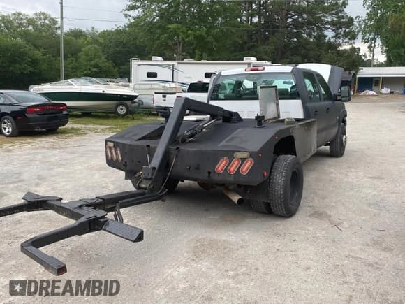 ✅ 2006 Chevrolet Silverado 1500 • VIN: 1GBJC33D36F179611 • Lot: 56563245. Wystawiony na Copart z przebiegiem 365 018 mil. Bezpłatny archiwum sprzedaży aukcyjnych z USA i szczegółowy raport historii pojazdu na DreamBid. Zdjęcie 4.