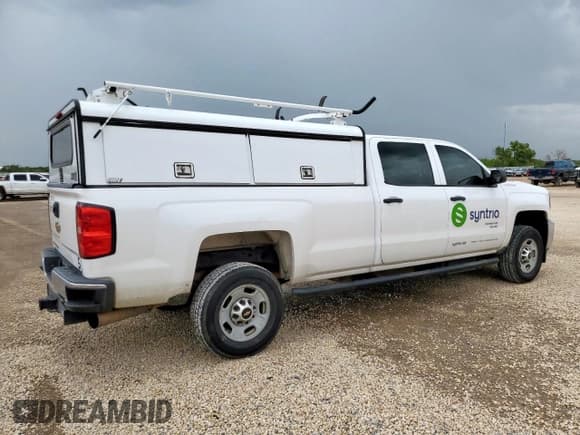 ✅ 2015 Chevrolet Silverado 1500 • VIN: 1GB1CUE88FF503626 • Лот: 63386715. Опубликован ранее на Copart с пробегом 216 368 миль. Бесплатный доступ к архиву аукционных продаж из США и подробный отчёт об истории автомобиля на DreamBid. Изображение 3.