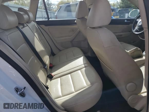 ✅ 2014 Volkswagen Jetta TDI • VIN: 3VWML7AJ3EM626281 • Lot: 87455765. Wystawiony na Copart z przebiegiem 168 716 mil. Bezpłatny archiwum sprzedaży aukcyjnych z USA i szczegółowy raport historii pojazdu na DreamBid. Zdjęcie 10.