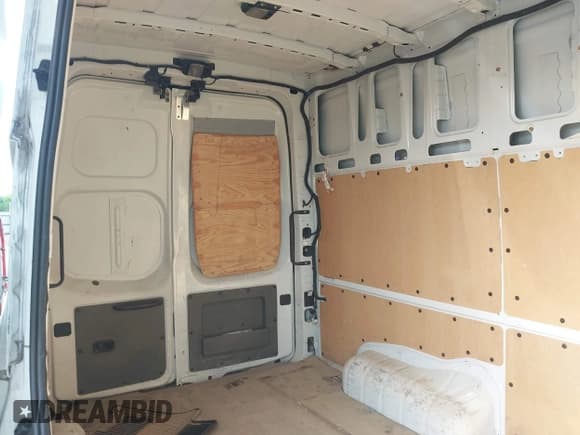 ✅ 2020 Nissan NV Cargo SV • VIN: 1N6BF0LY5LN810818 • Lot: 42051143. Wystawiony na IAAI z przebiegiem 86 560 mil. Bezpłatny archiwum sprzedaży aukcyjnych z USA i szczegółowy raport historii pojazdu na DreamBid. Zdjęcie 7.