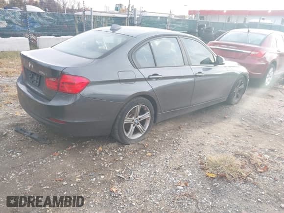 ✅ 2014 BMW 3 Series 320i xDrive • VIN: WBA3C3C56EF986939 • Lot: 43665542. Listed on IAAI with 176,950 mi. Free auction sales archive from the USA and detailed vehicle history report at DreamBid. Image 4.