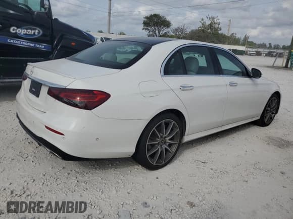 ✅ 2021 Mercedes-Benz E 350 • VIN: W1KZF8DB8MB005558 • Lot: 79322553. Wystawiony na Copart z przebiegiem 22 026 mil. Bezpłatny archiwum sprzedaży aukcyjnych z USA i szczegółowy raport historii pojazdu na DreamBid. Zdjęcie 3.