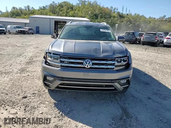 ✅ 2018 Volkswagen Atlas SE • VIN: 1V2PR2CA5JC576556 • Lot: 86098195. Wystawiony na Copart z przebiegiem 89 037 mil. Bezpłatny archiwum sprzedaży aukcyjnych z USA i szczegółowy raport historii pojazdu na DreamBid. Zdjęcie 14.