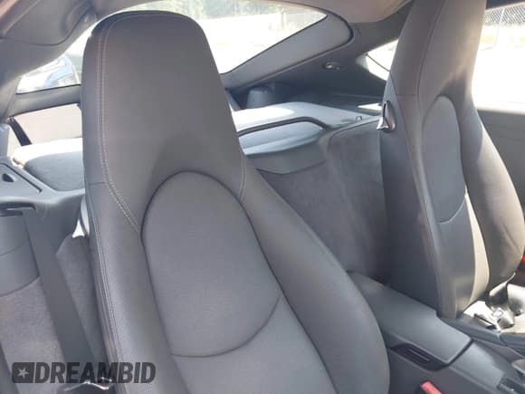 ✅ 2012 Porsche Cayman • VIN: WP0AA2A86CS760234 • Lot: 42391800. Wystawiony na IAAI z przebiegiem 151 913 mil. Bezpłatny archiwum sprzedaży aukcyjnych z USA i szczegółowy raport historii pojazdu na DreamBid. Zdjęcie 8.