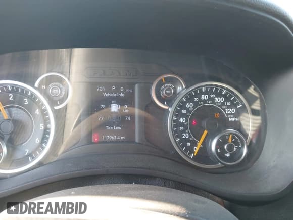 ✅ 2022 Ram 2500 Tradesman • VIN: 3C6UR5HJ4NG130956 • Lot: 41934589. Listed on IAAI with 117,963 mi. Free auction sales archive from the USA and detailed vehicle history report at DreamBid. Image 7.