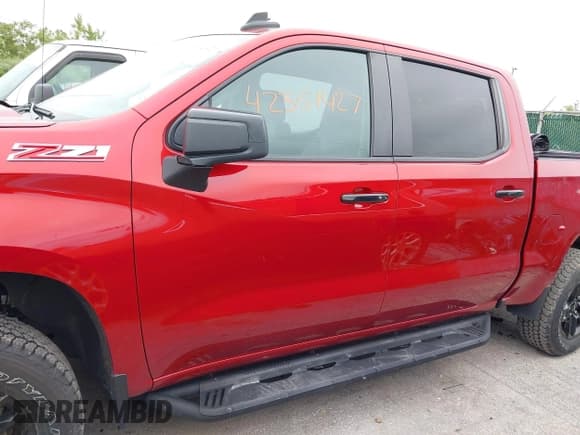 ✅ 2021 Chevrolet Silverado 1500 LT Trail Boss • VIN: 1GCPYFEL7MZ168474 • Lot: 42351427. Wystawiony na IAAI z przebiegiem 103 836 mil. Bezpłatny archiwum sprzedaży aukcyjnych z USA i szczegółowy raport historii pojazdu na DreamBid. Zdjęcie 15.
