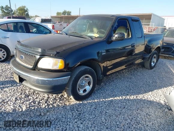 ✅ 2000 Ford F-150 XL • VIN: 1FTRX07L3YKB02525 • Lot: 43419942. Wystawiony na IAAI z przebiegiem 176 484 mil. Bezpłatny archiwum sprzedaży aukcyjnych z USA i szczegółowy raport historii pojazdu na DreamBid. Zdjęcie 2.