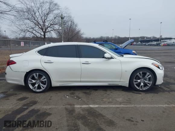 ✅ 2019 Infiniti Q70 Luxe • VIN: JN1BY1PP2KM685045 • Лот: 41477367. Опубликован ранее на IAAI с пробегом 54 094 миль. Бесплатный доступ к архиву аукционных продаж из США и подробный отчёт об истории автомобиля на DreamBid. Изображение 13.