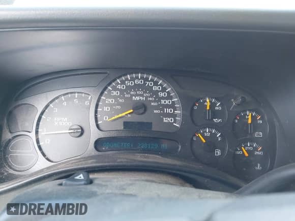 2005 Chevrolet Suburban LS z VIN 1GNFK16ZX5J202174, wystawiony jako IAAI lot #42670445 z przebiegiem 228 129 mil mil oraz . Historia ofert i sprzedaży dostępna na DreamBid. Obrazek 7.