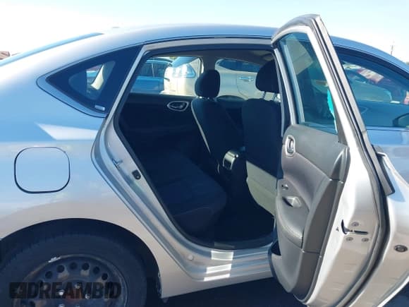 ✅ 2017 Nissan Sentra SV • VIN: 3N1AB7AP5HL643707 • Lot: 43784614. Wystawiony na IAAI z przebiegiem 119 985 mil. Bezpłatny archiwum sprzedaży aukcyjnych z USA i szczegółowy raport historii pojazdu na DreamBid. Zdjęcie 8.