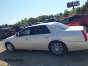 ✅ 2009 Cadillac DTS 1SA • VIN: 1G6KD57Y09U115406 • Lot: 43469527. Wystawiony na IAAI z przebiegiem 165 258 mil. Bezpłatny archiwum sprzedaży aukcyjnych z USA i szczegółowy raport historii pojazdu na DreamBid. Zdjęcie 14.